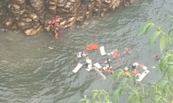 Número de mortos em desabamento de rocha em Capitólio sobe para cinco