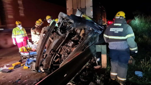 Grave acidente deixa dois óbitos e três feridos na BR-050, em Uberlândia