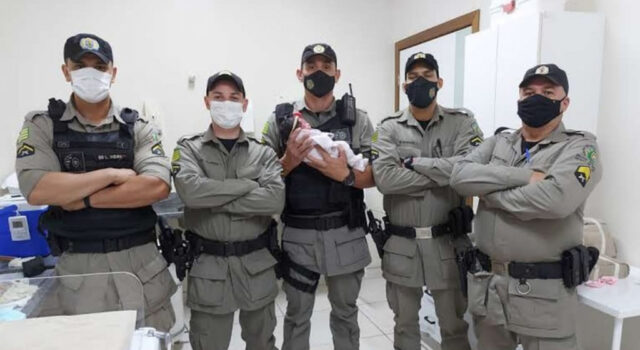 Bebê é encontrada abandonada com cordão umbilical em obra em Cristalina; vídeo