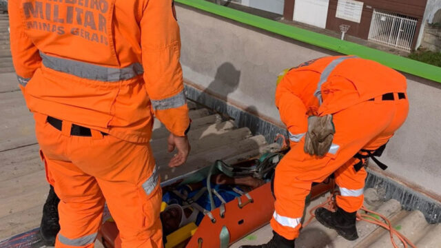 Homem é eletrocutado após tocar em fio de energia enquanto trabalhava em cima de telhado em Araguari