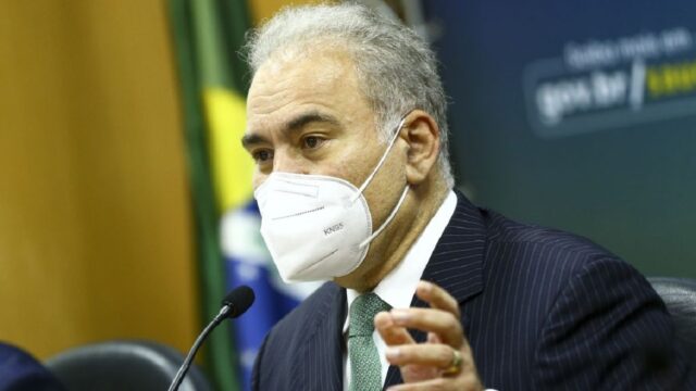 Governo reduz para 7 dias isolamento de pacientes com covid-19