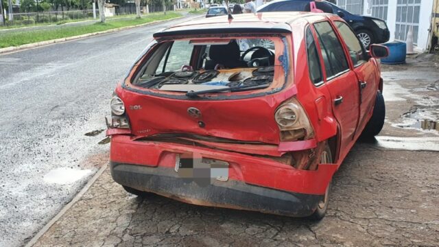 Colisão traseira entre veículos deixa passageira ferida em Catalão