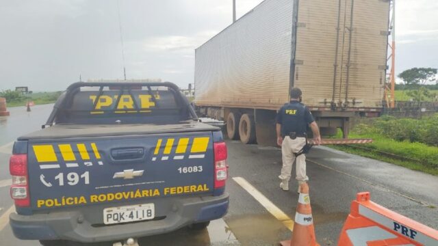 PRF prende condutor por uso de documento falsificado na BR-050, em Catalão