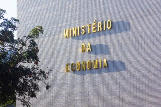 Governo lança programas para o parcelamento de dívidas de empresas do Simples e MEIs