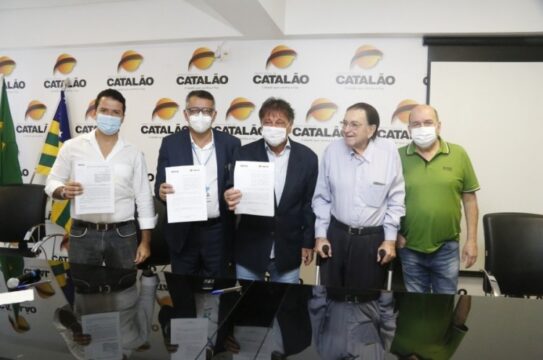 Com investimento de 47 milhões de reais, Prefeitura de Catalão assina contrato para ampliação do atual sistema de tratamento de água da cidade