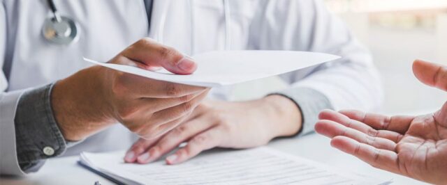 Nova onda de Covid, gripe e resfriado afasta trabalhadores e coloca empresas em alerta