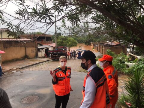 Rio Paranaíba avança em Patos de Minas e Ponte do Arco e outros locais são interditados