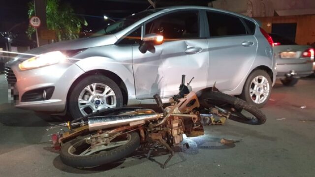 Motociclista fica ferido após colisão com carro no Bairro São João, em Catalão