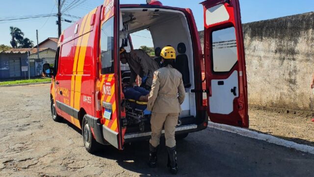 Mulher fica ferida após sofrer queda de moto em Catalão
