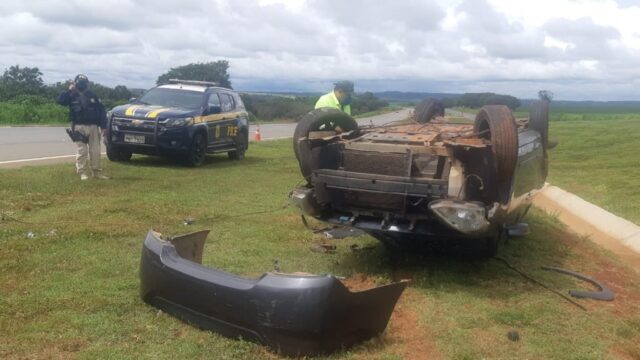 Colisão entre dois carros deixa feridos na BR-050 no município de Catalão