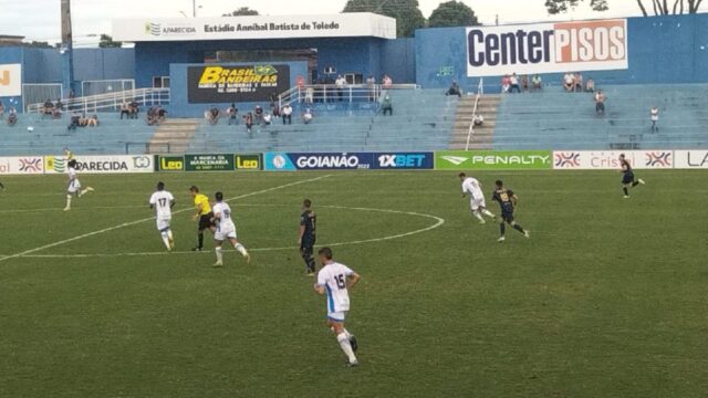 Aparecidense com time misto vence o Crac e assume a liderança do grupo