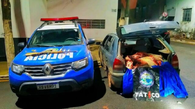 Ladrões de gado são presos transportando animal abatido no porta-malas de veículo, em Catalão
