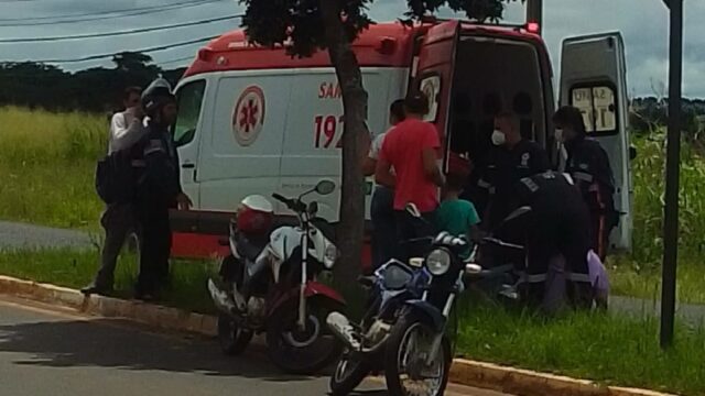 Em Catalão, motorista de uma Picape Strada bate em moto e foge do local sem prestar socorro