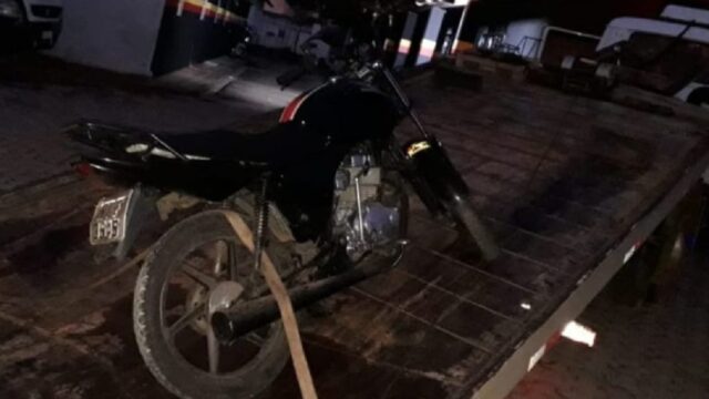 Adolescente é apreendido após ser flagrado "empinando" moto em Pires do Rio
