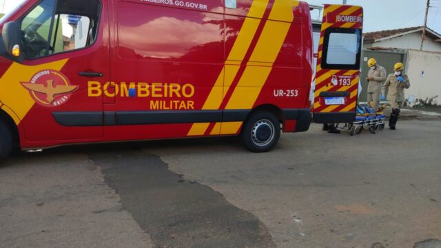 Office-boy fica ferido ao colidir com outro motociclista no Bairro Monsenhor de Souza, em Catalão