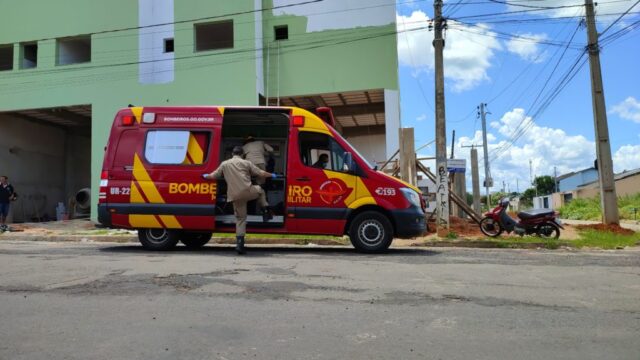 Pintor sofre descarga elétrica ao encostar em fio de alta tensão em Catalão