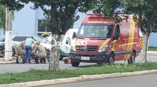 Homem fica ferido após acidente envolvendo carro e bicicleta no Bairro Margon, em Catalão