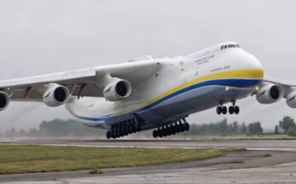 Bombardeio russo destruiu a maior aeronave do mundo, que estava em aeroporto de Kiev