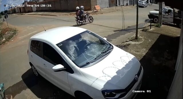 Câmera de segurança registra grave acidente no Bairro Primavera em Catalão; veja vídeo