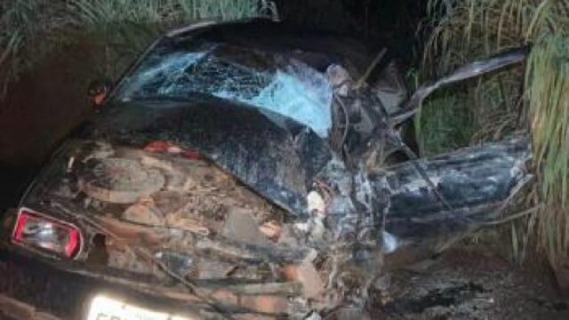 Acidente interdita a BR-365 próximo ao trevo da rodovia de Coromandel