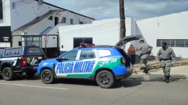 Policiais salvam mãe de ser ateada por fogo pelo próprio filho, em Catalão