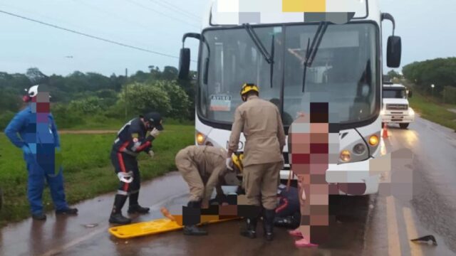Motociclista fica ferida após ser atropelada por ônibus na GO-330 em Pires do Rio