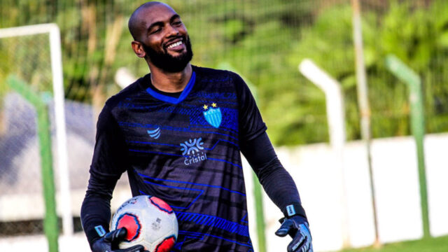 “Posso afirmar que fui muito feliz no futebol goiano”, diz goleiro Tom após a passagem pelo CRAC