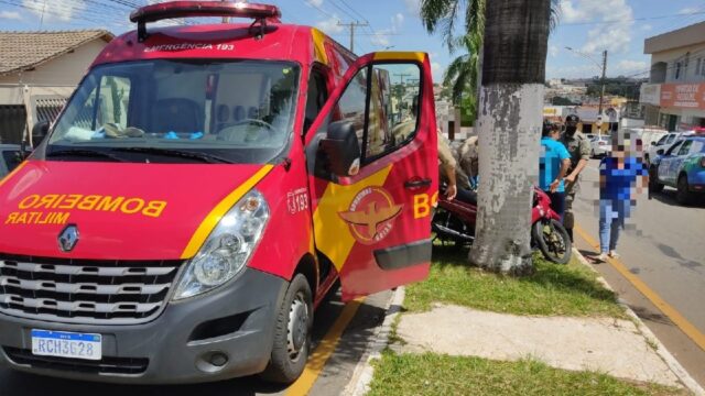 Motociclista fica ferida em acidente no Bairro São João em Catalão