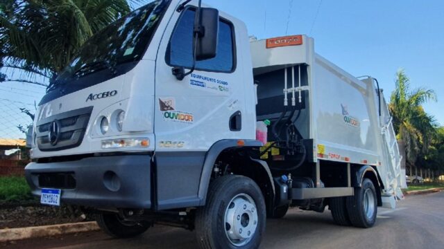 Prefeitura de Ouvidor recebe Caminhão Coletor e Compactador de resíduos sólidos