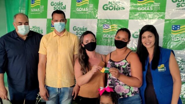 Mães de Cumari são beneficiadas com cartão do programa Mães de Goiás