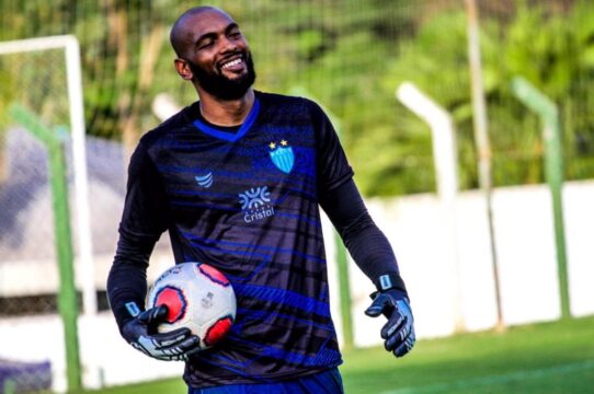 Goleiro Tom fala da classificação do CRAC para mata-mata contra o Goiás pelo Campeonato Goiano