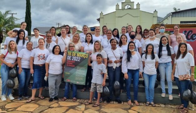 Sem negociação salarial, professores de Campo Alegre de Goiás fazem paralisação