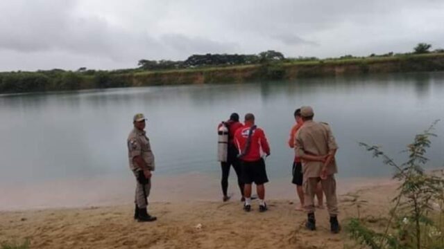 Canoa com cinco pessoas vira no Lago Corumbá; um homem está desaparecido
