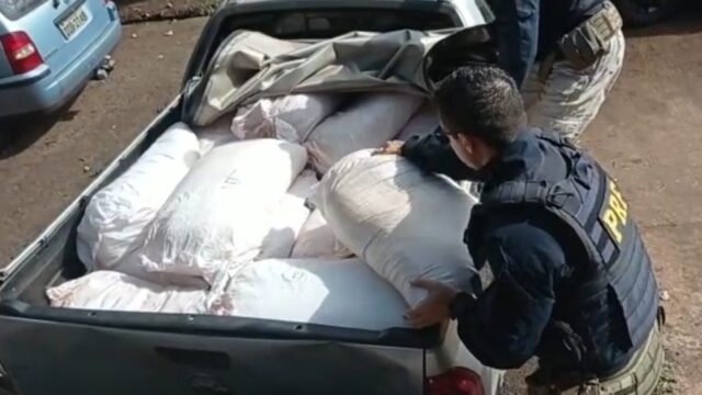 Motorista tenta fugir de abordagem da PRF com carga irregular de agrotóxico e é preso em Itumbiara