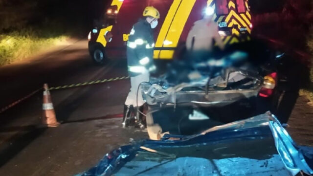 Trágédia: Bitrem colide contra carro e mata casal na GO-330 em Pires do Rio