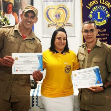 Bombeiros Militares de Catalão recebem homenagem referente a salvamento