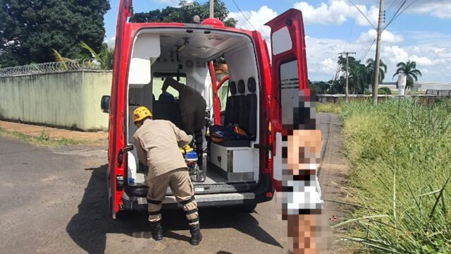 Motociclista fica ferida em acidente de trânsito no Bairro Jardim Colonial, em Catalão