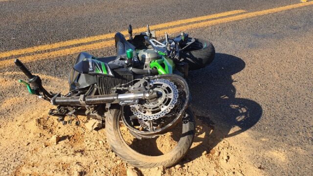 Moto fica destruída em grave acidente na GO-330 em Catalão