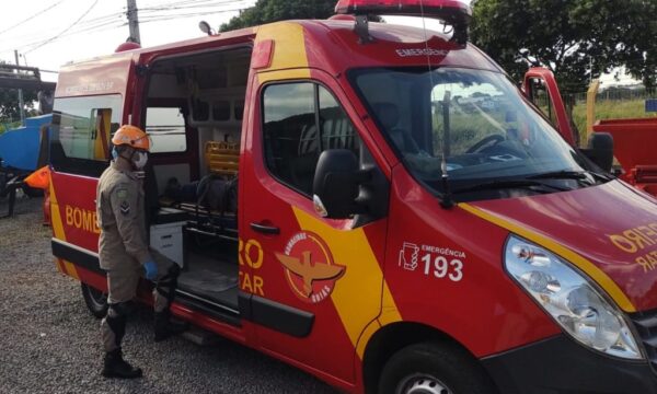 Homem fica ferido após ser prensado entre tanque de metal e braço de guindaste, em Catalão