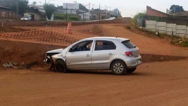 Três mulheres ficaram feridas após carro sair da pista e bater em talude na GO-330, em Catalão
