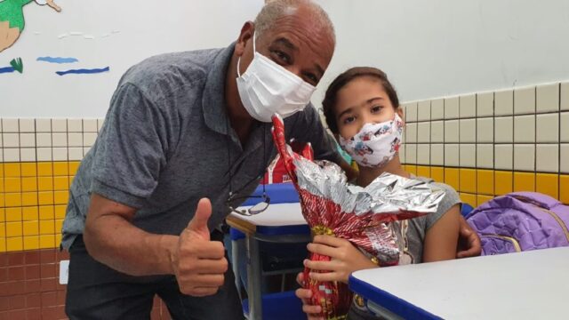 Presidente da Câmara de Ouvidor, Oripim, participa da entrega de ovos de Páscoa nas Escolas e Creche do município