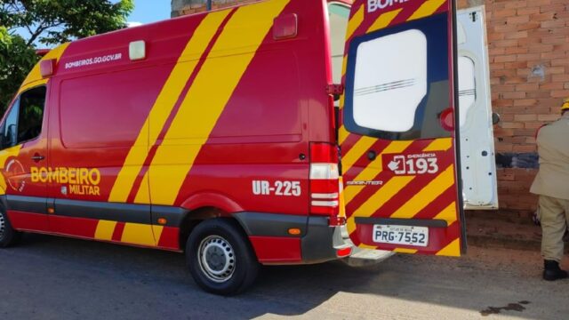 Motorista foge após bater em moto em Catalão; Uma pessoa ficou ferida