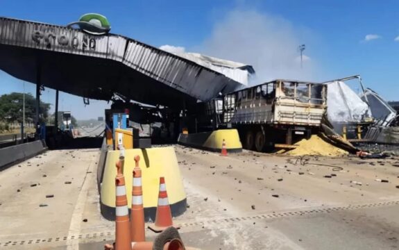 Transportadora é condenada por grave acidente em pedágio na BR-050, em Campo Alegre de Goiás, no ano passado