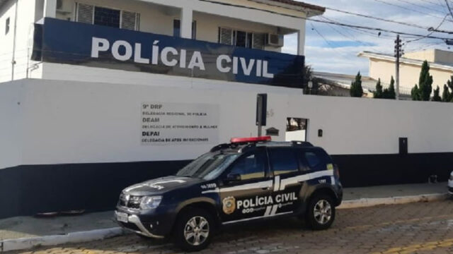 Policiais de Catalão auxiliam vítima de violência doméstica a retirar pertences de casa