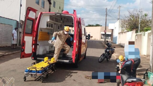 Mulher fica ferida após sofre queda de moto em Catalão