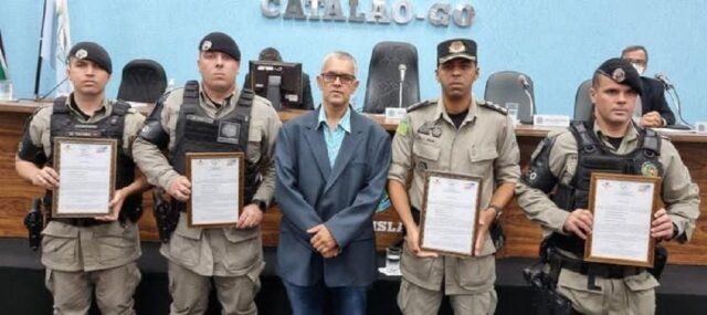 Policiais militares recebem Moção de Aplausos pelo êxito em Operação