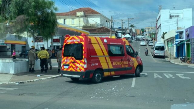 Acidente entre carro e moto deixa motociclista ferido no centro de Catalão