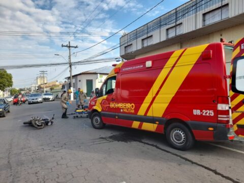 Corpo de Bombeiros socorre jovem em acidente de moto, em Catalão