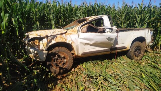 Carro sai da pista, capota e motorista morre na BR-158 ao ser lançado para fora do veículo, em Goiás