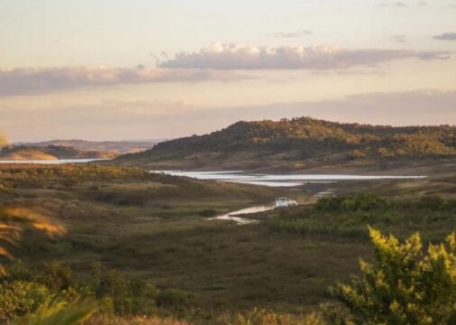 "Transformação Silenciosa": paisagem do Lago Azul, de Três Ranchos, é tema de exposição em Goiânia